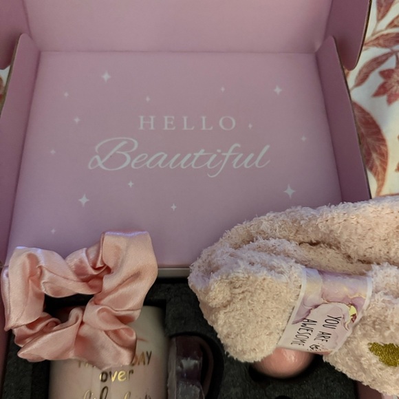 Pink and Gold Marble birthday Gift Box - Picture 4 of 11